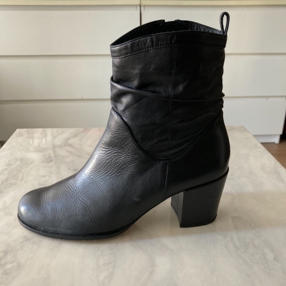 Dionella Black Leather booties - Picture 12 of 15